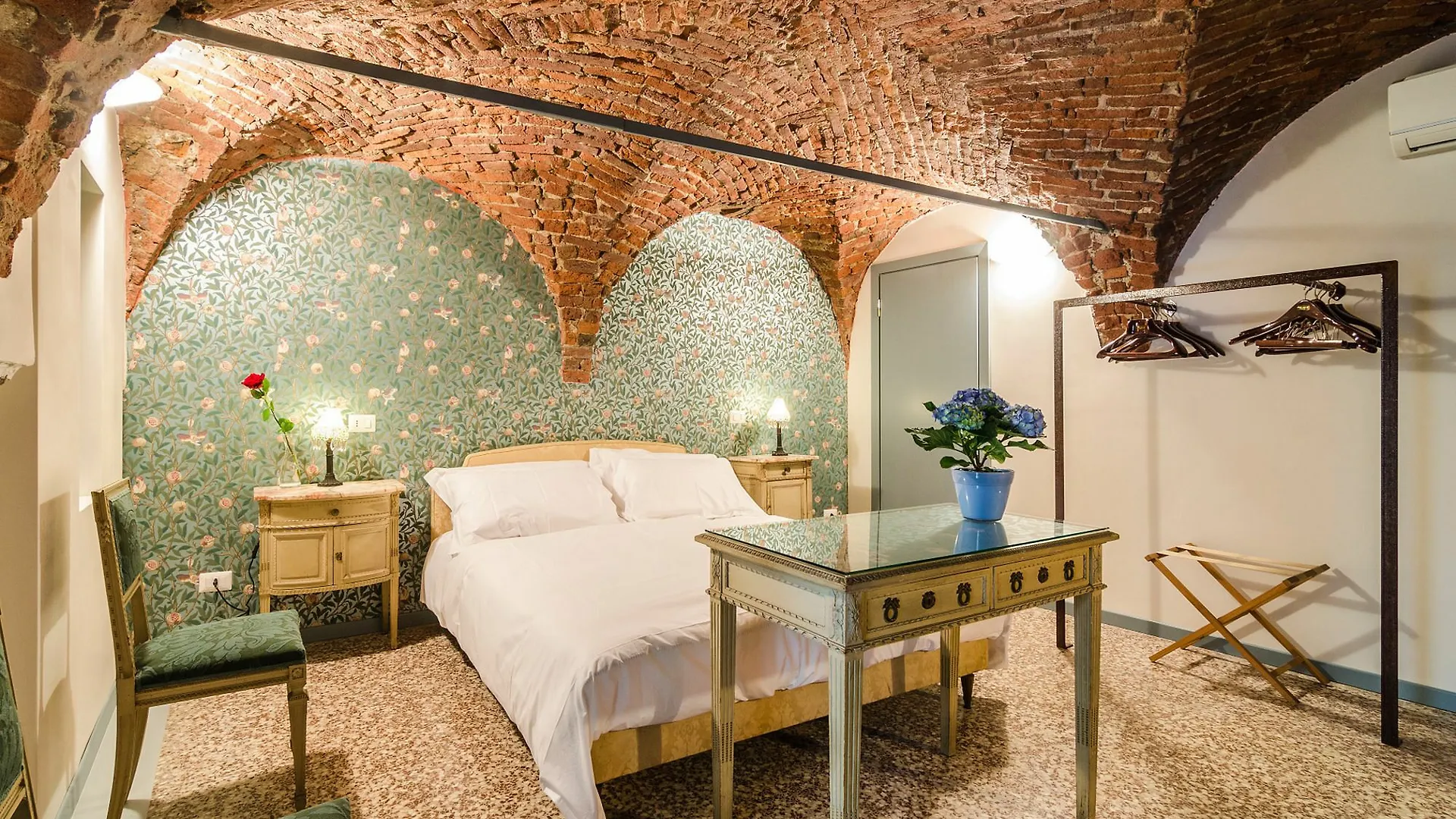 **  Ca' Monteggia Guest House Milan Italy